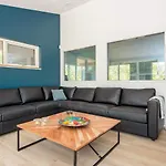 Luxury Retreat With Pool Holiday home *